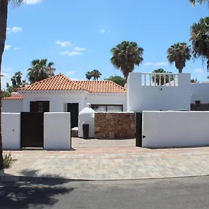 https://villa-charlatana.in-canary-islands.com